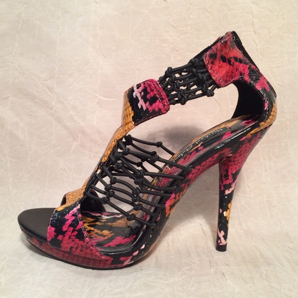 𝐌𝐈𝐂𝐇𝐀𝐄𝐋 𝐀𝐍𝐓𝐎𝐍𝐈𝐎 High Heel Sandal - Picture 7 of 12